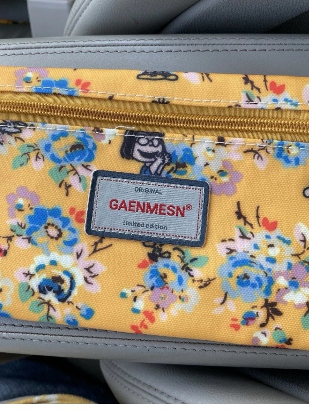 Gaenmesn Peanuts Yellow Floral Women’s Makeup Bag
